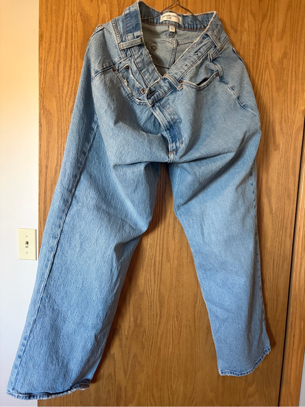 Abercrombie & Fitch The Baggy Low Rise Curve Love Jeans - Picture 2 of 3